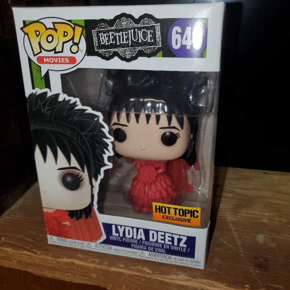 Pop! Movies Beetlejuice Lydia Deetz Red Gown 640 - Picture 4 of 4